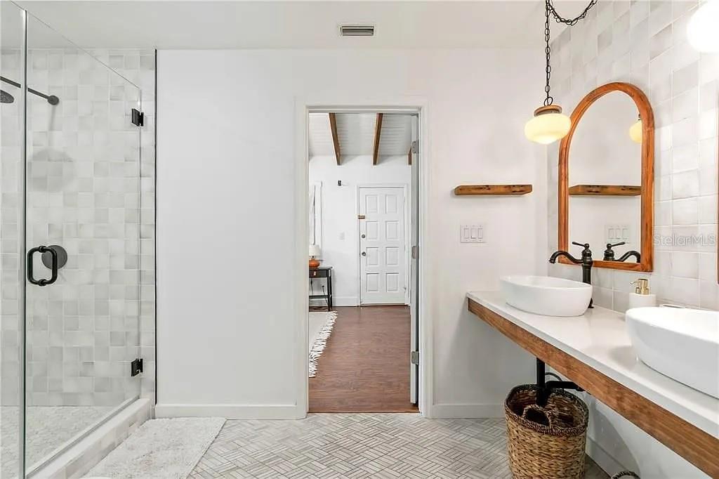 1112 W Kirby St Property Photo 33