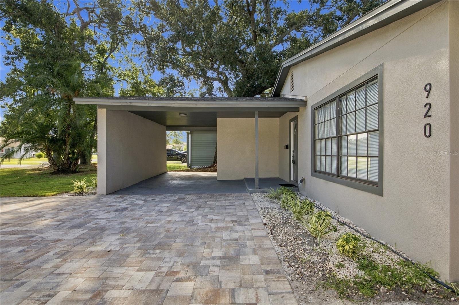 920 W Candlewood Ave Property Photo 3