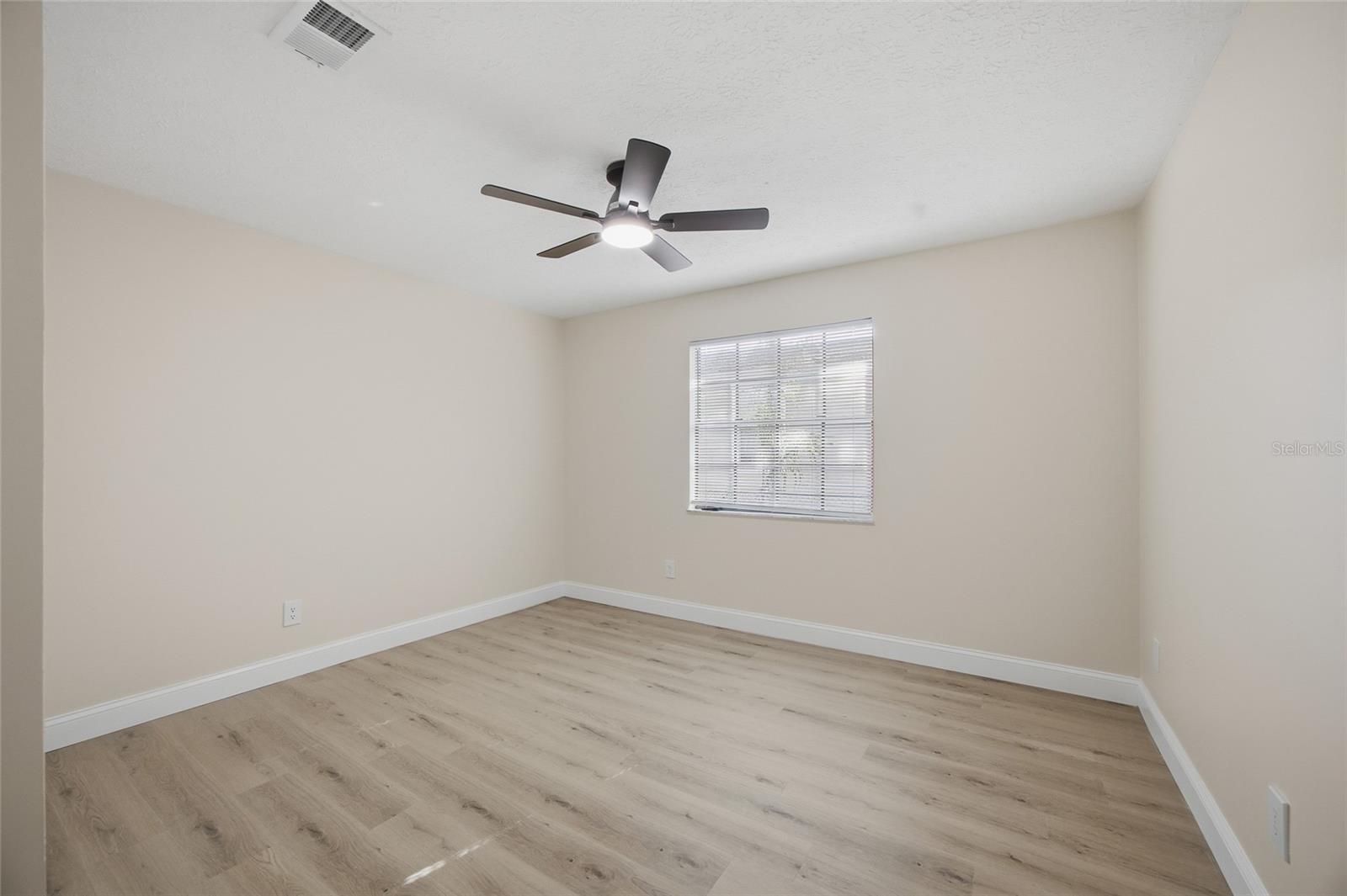 920 W Candlewood Ave Property Photo 20