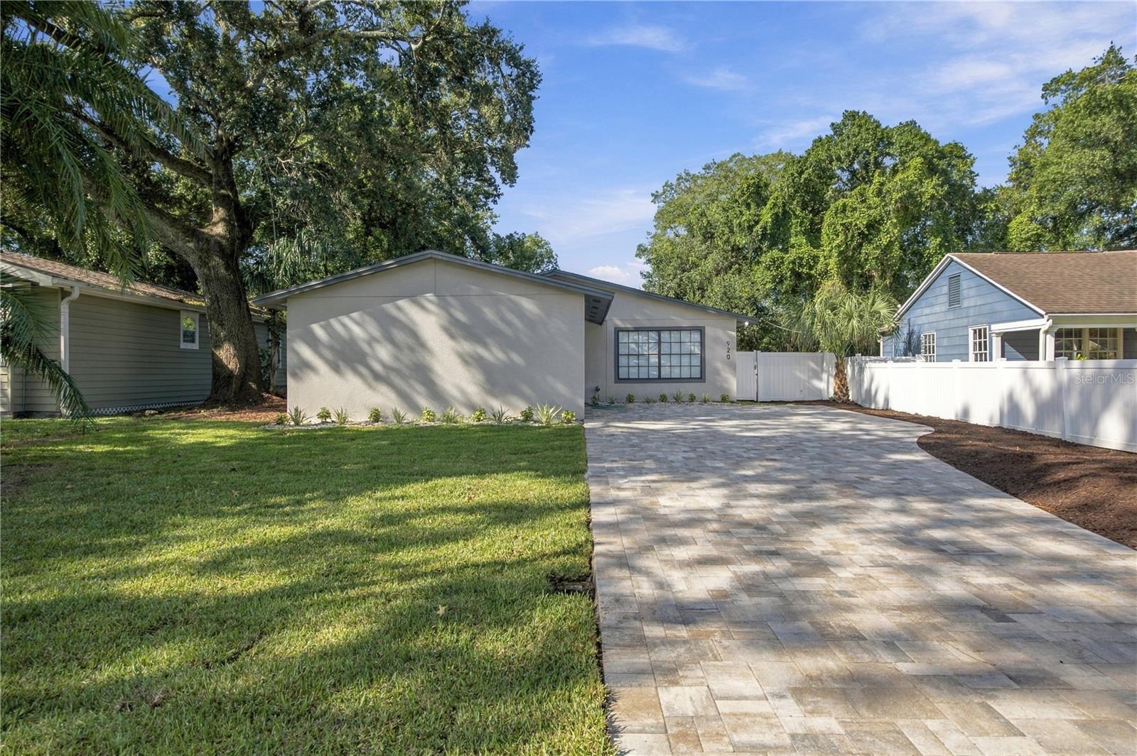 920 W Candlewood Ave Property Photo 32