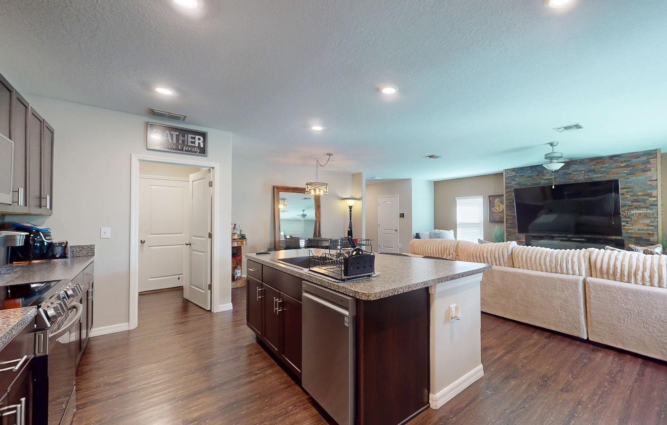 10211 White Linen Ave Property Photo 3