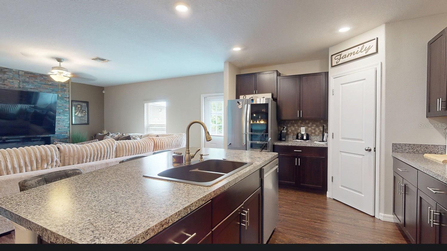 10211 White Linen Ave Property Photo 4