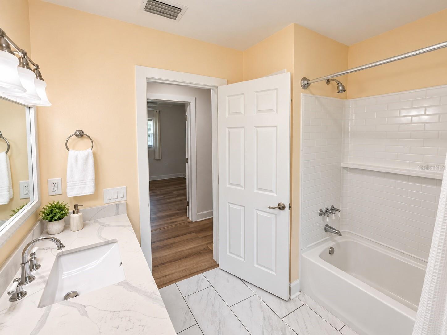 8807 Dyer Rd Property Photo 13