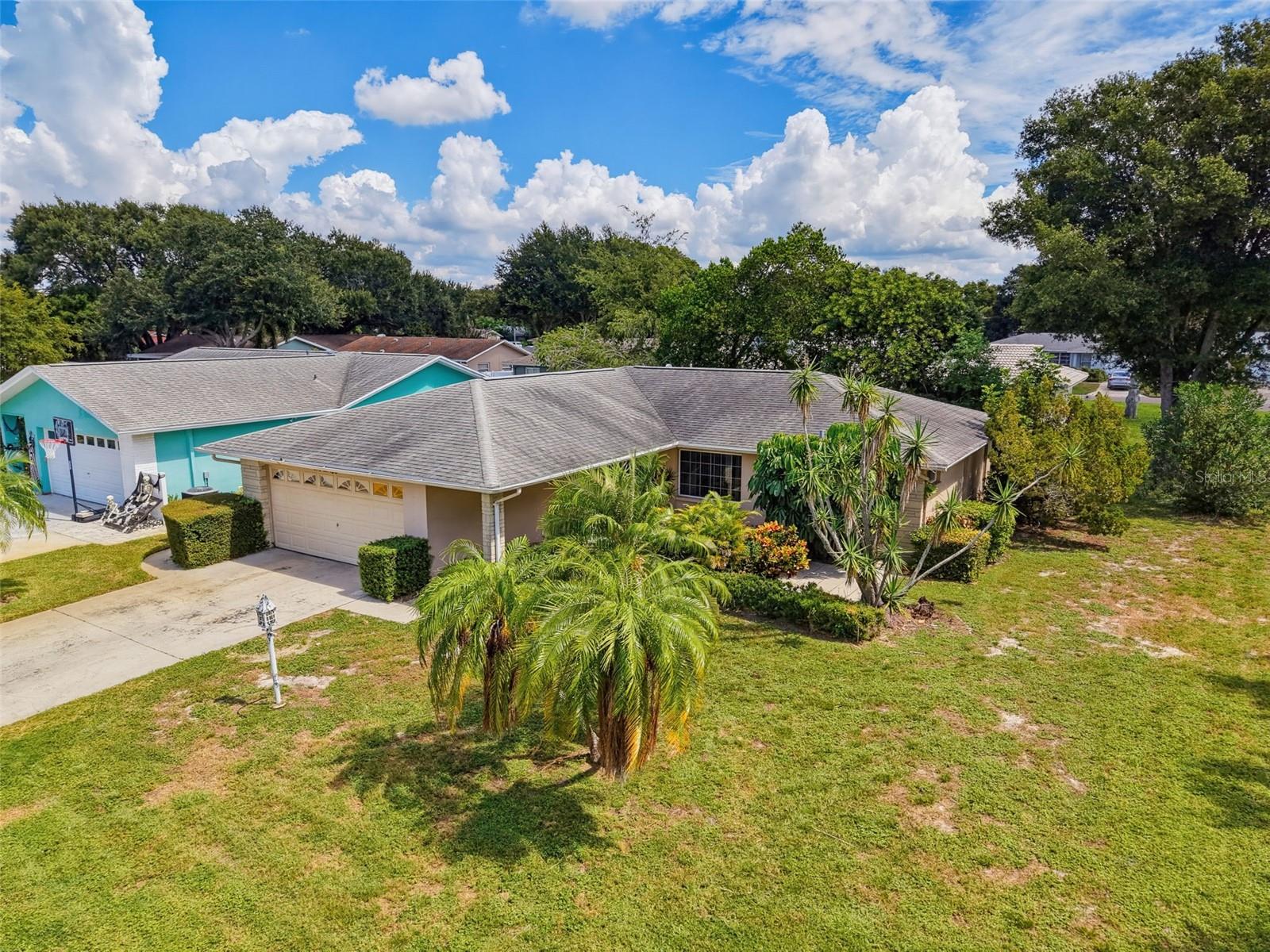 2580 Windwood Dr Property Photo 3