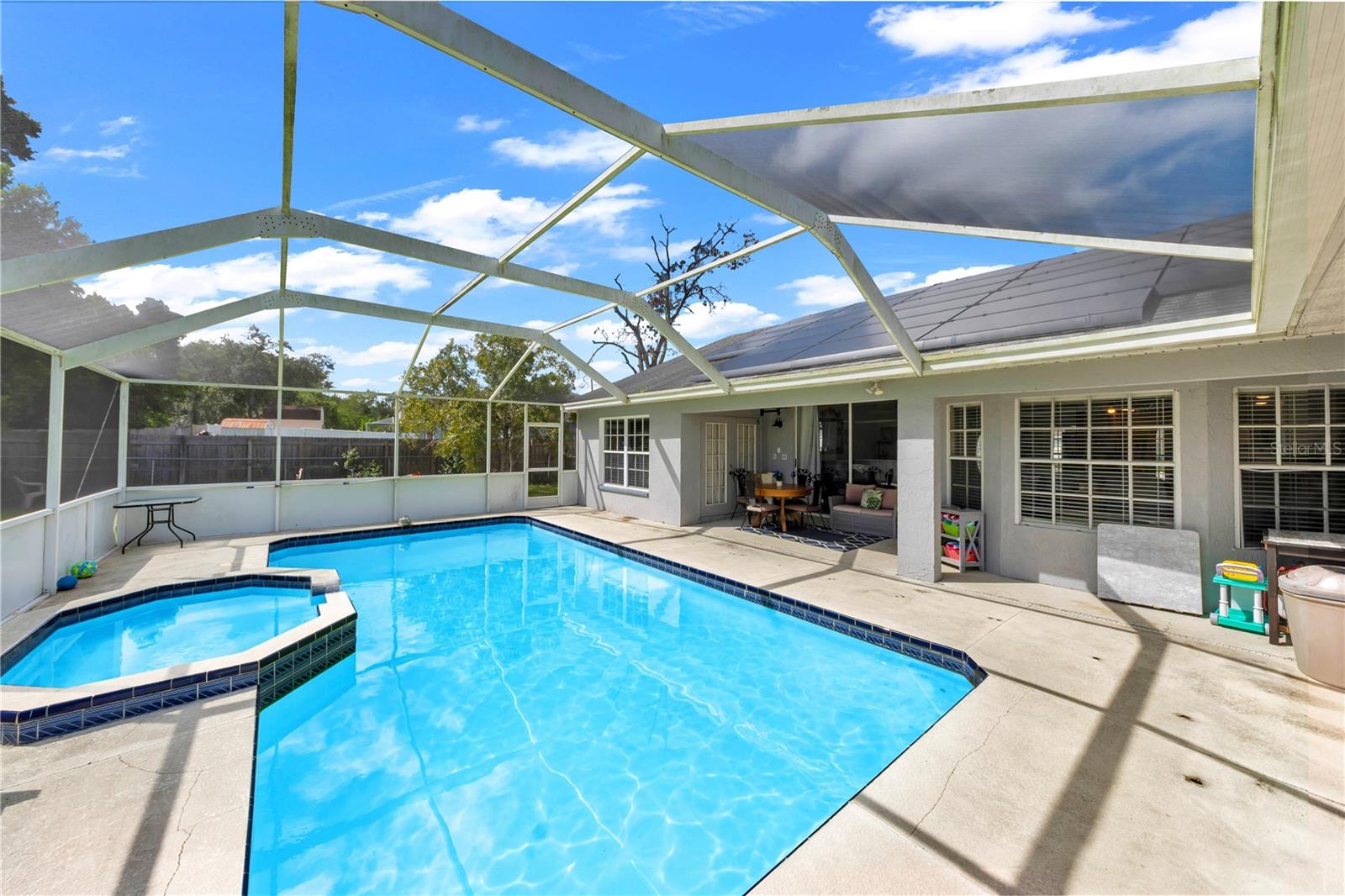 10110 Henderson St Property Photo 1