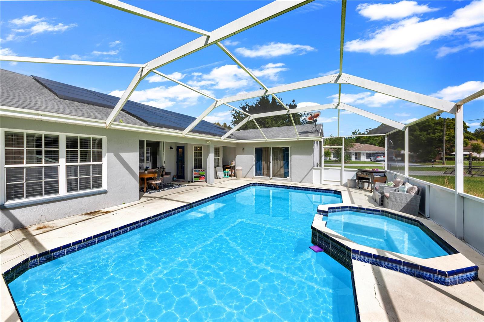 10110 Henderson St Property Photo 4