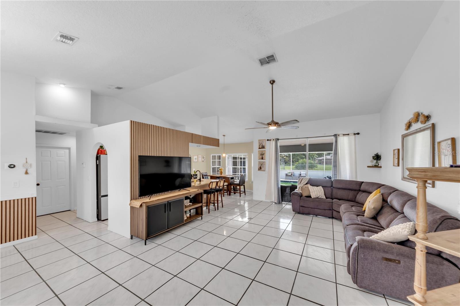 10110 Henderson St Property Photo 6