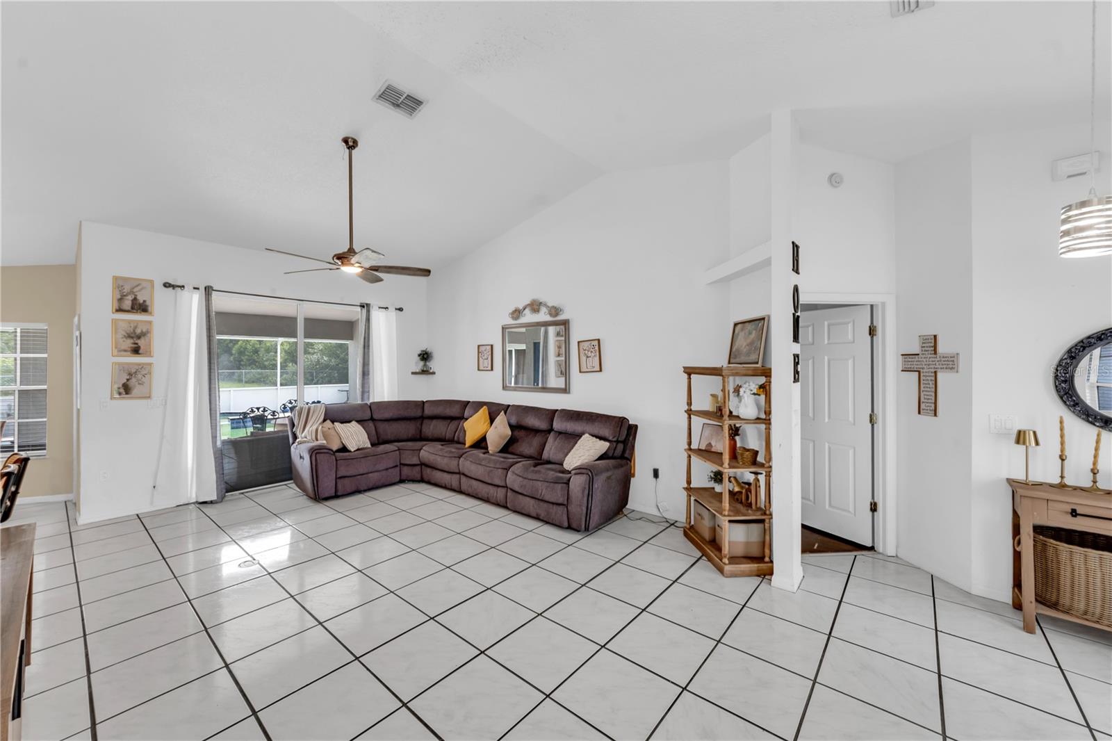 10110 Henderson St Property Photo 8
