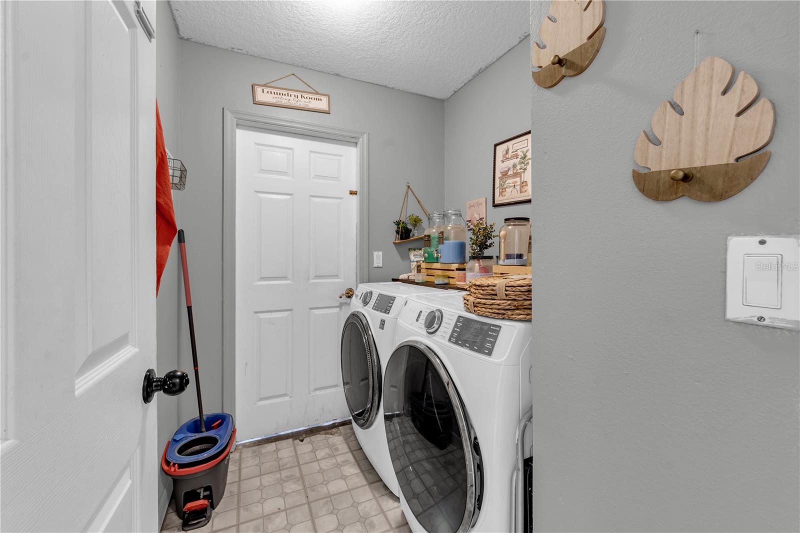 10110 Henderson St Property Photo 25