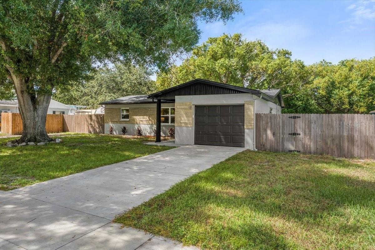 14756 Mockingbird Ln E Property Photo 3