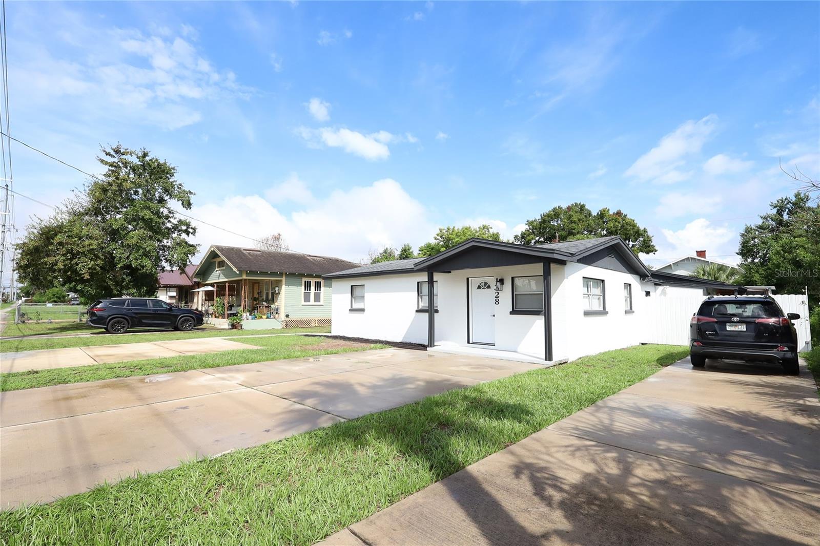 1328 E Parker St Property Photo 2
