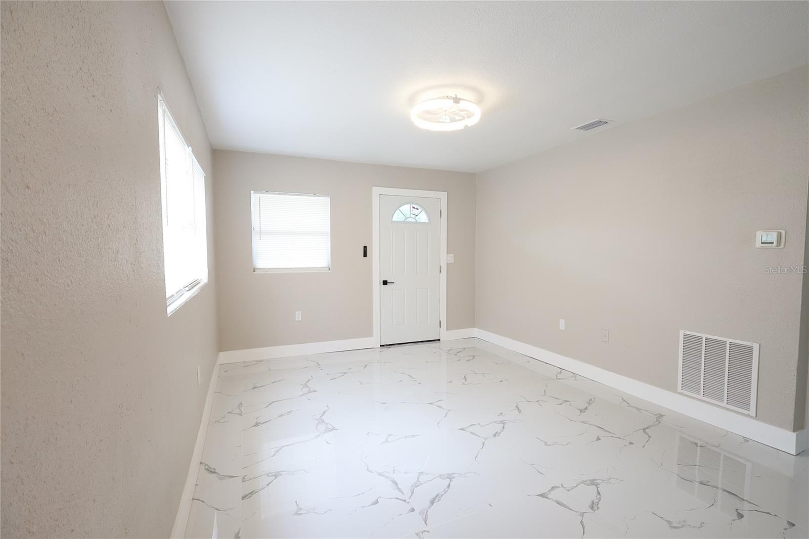 1328 E Parker St Property Photo 5
