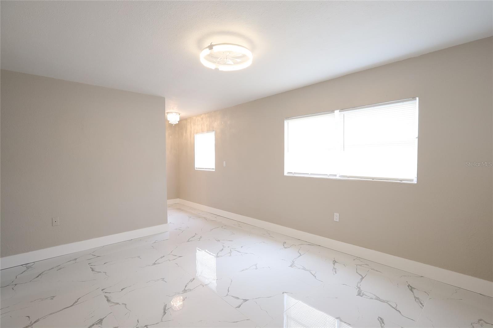 1328 E Parker St Property Photo 6