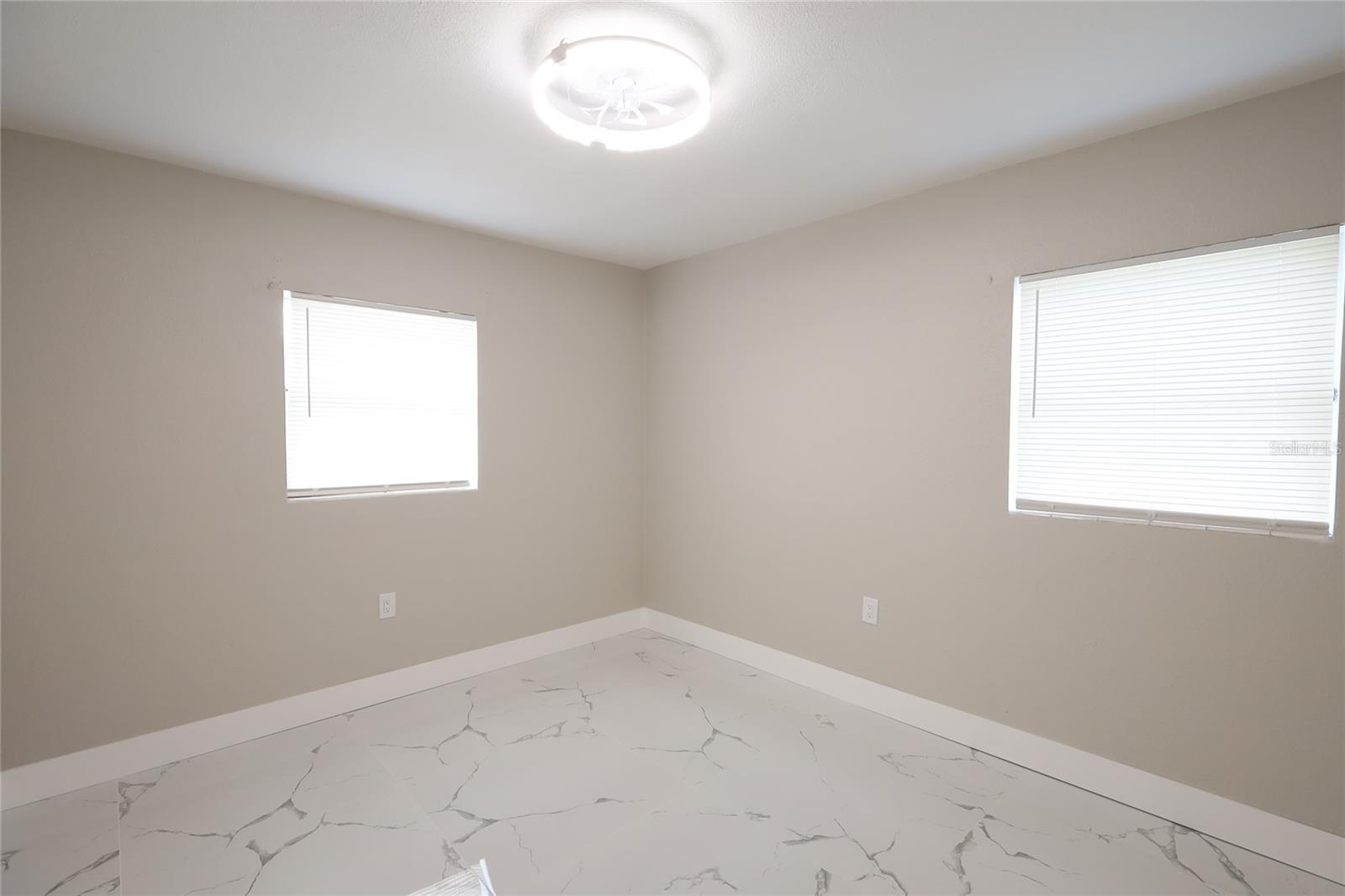 1328 E Parker St Property Photo 12