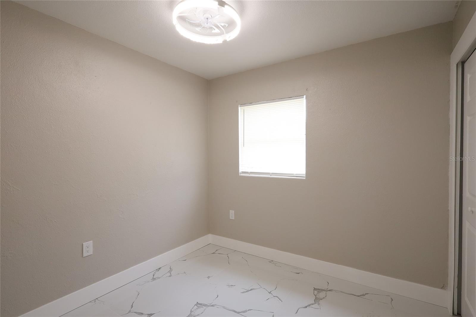1328 E Parker St Property Photo 18