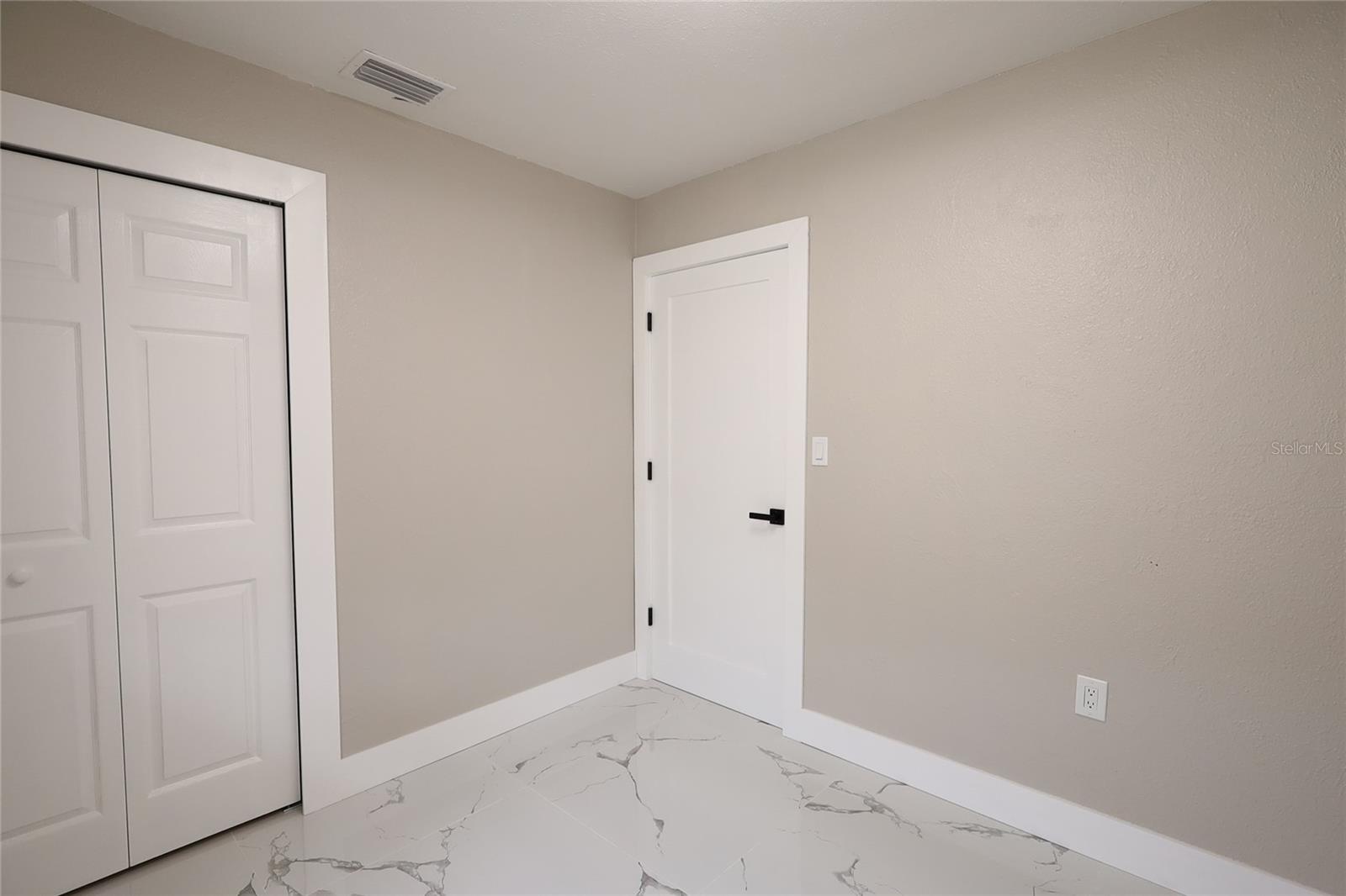1328 E Parker St Property Photo 19