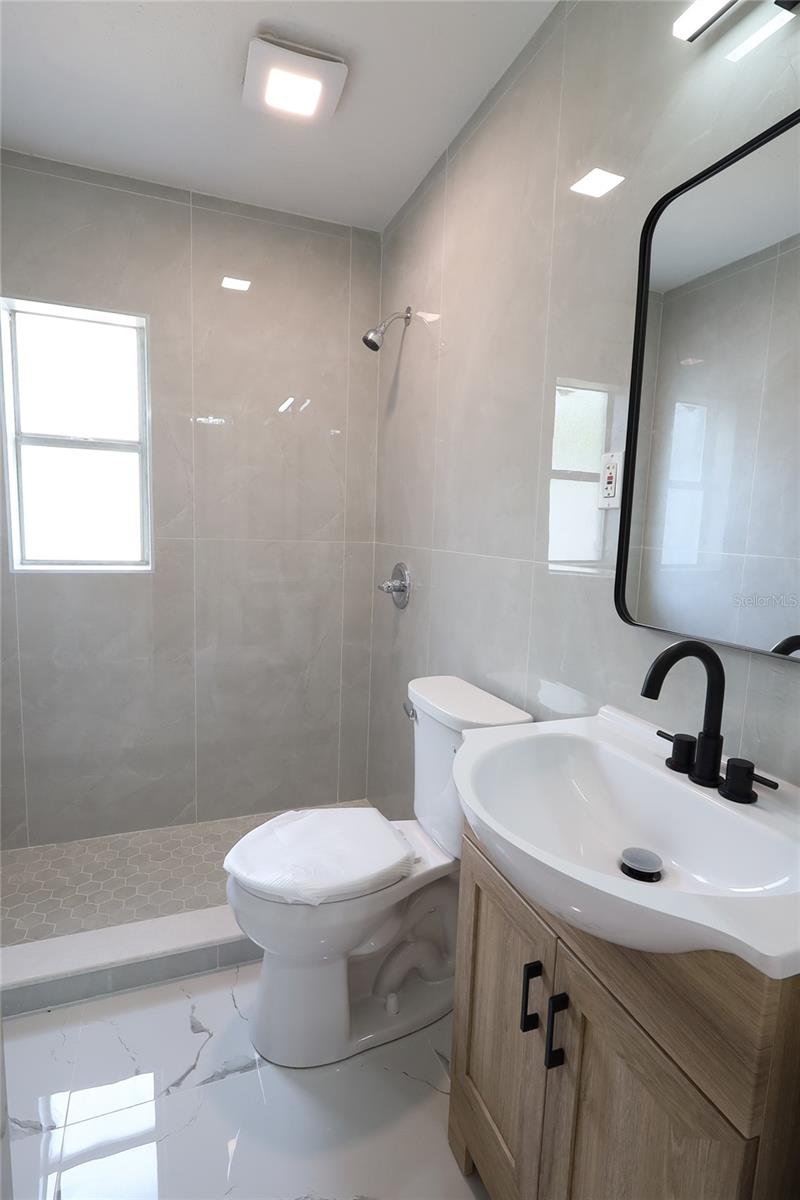 1328 E Parker St Property Photo 20