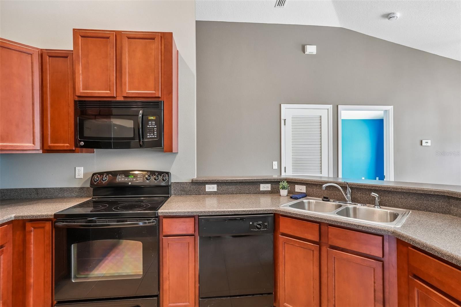 7703 Red Mill Cir Property Photo 8