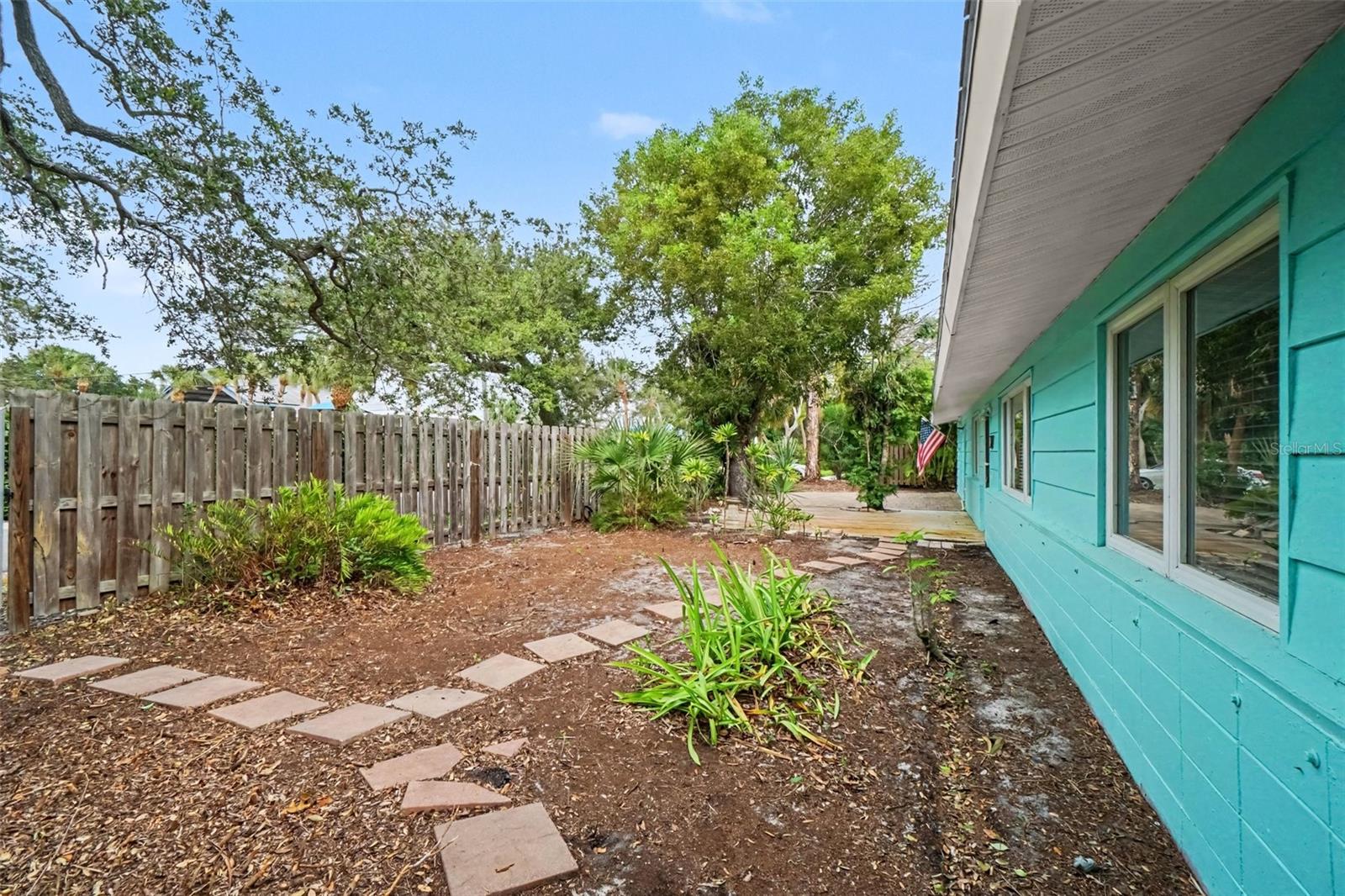528 Ralph St Property Photo 4