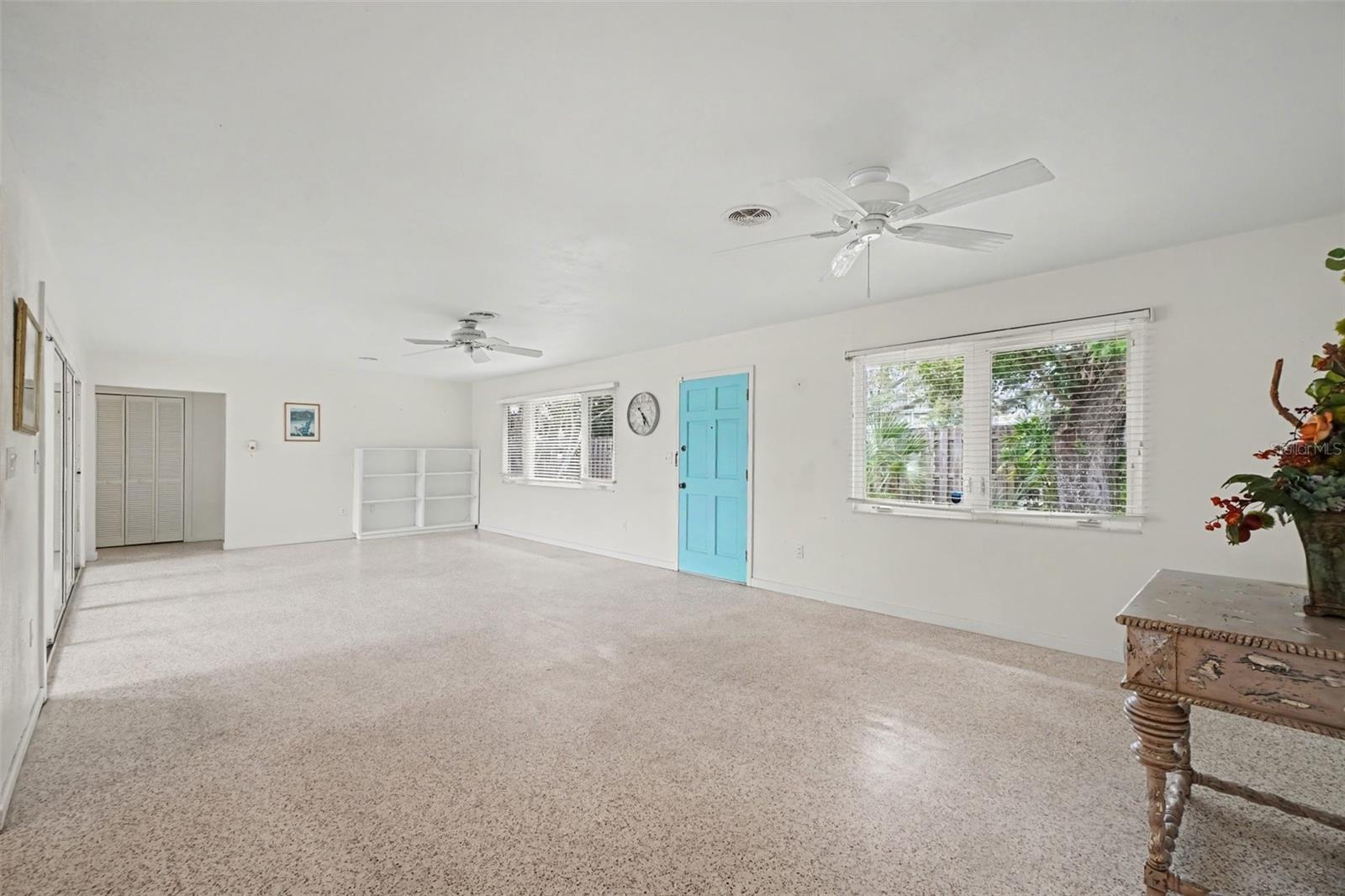 528 Ralph St Property Photo 8