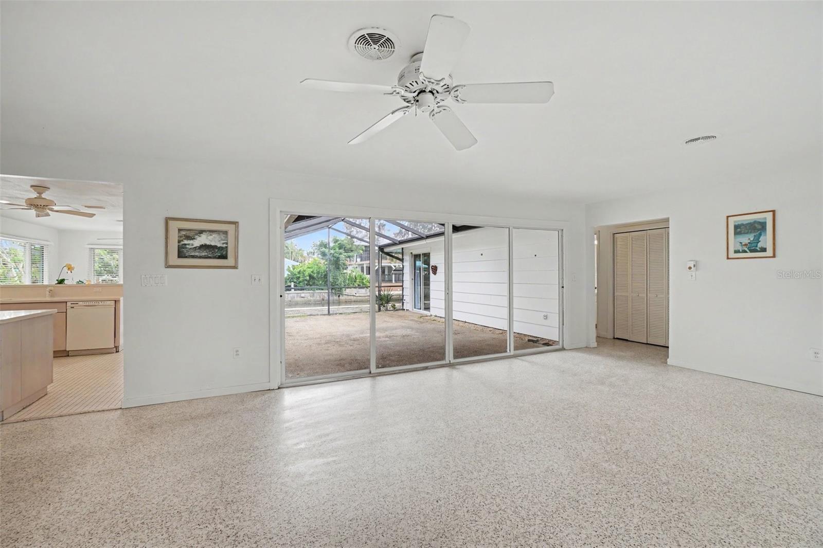 528 Ralph St Property Photo 10