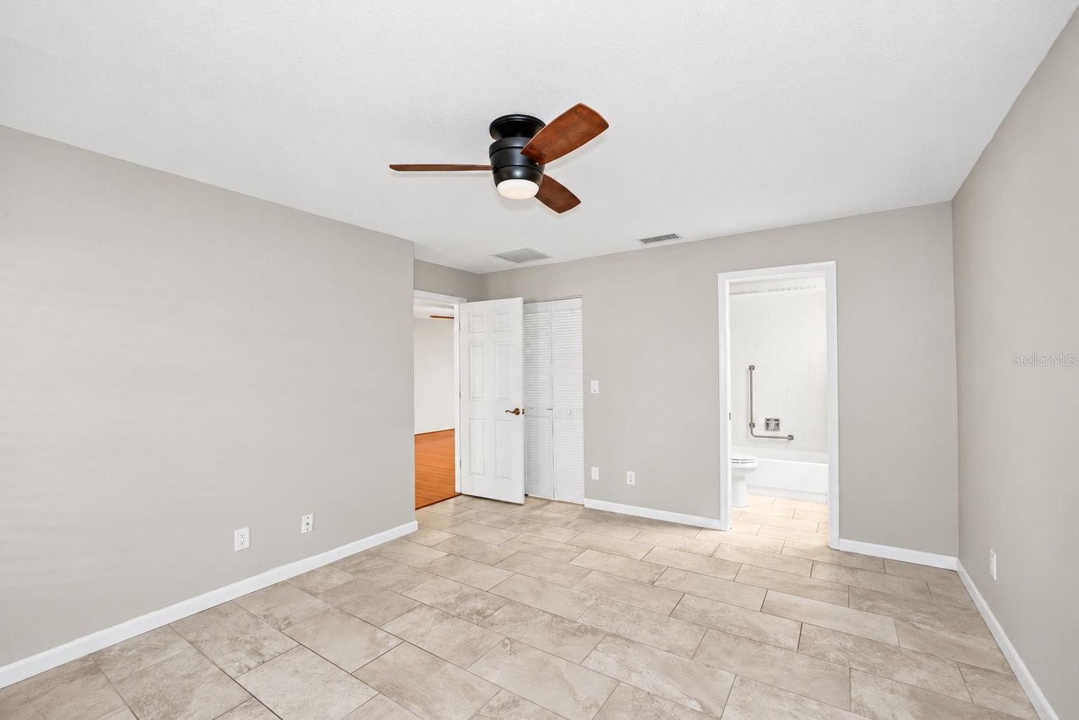 913 Sutton Pl Property Photo 20