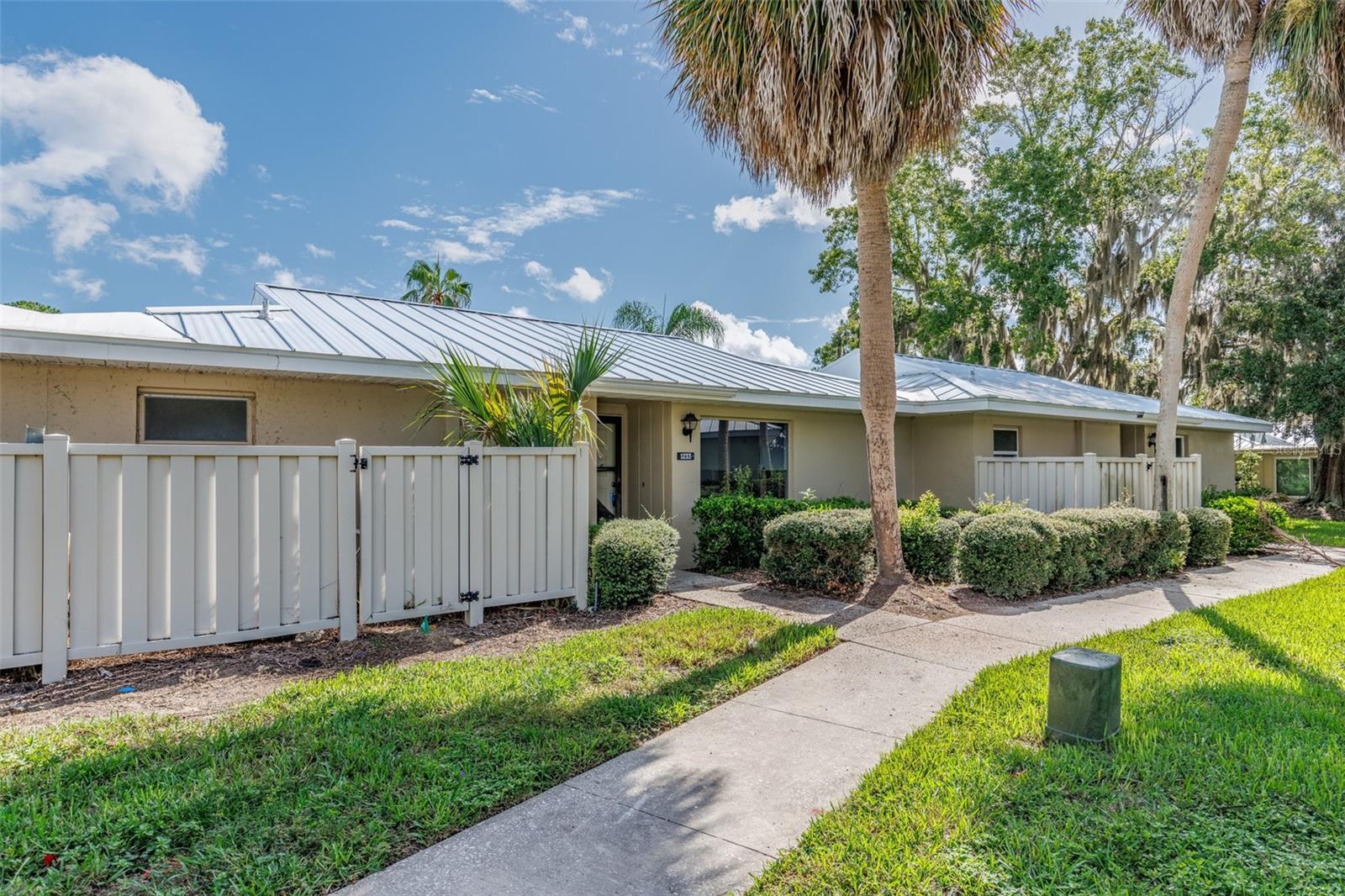 1233 N EGRET PT #125 Property Photo 1