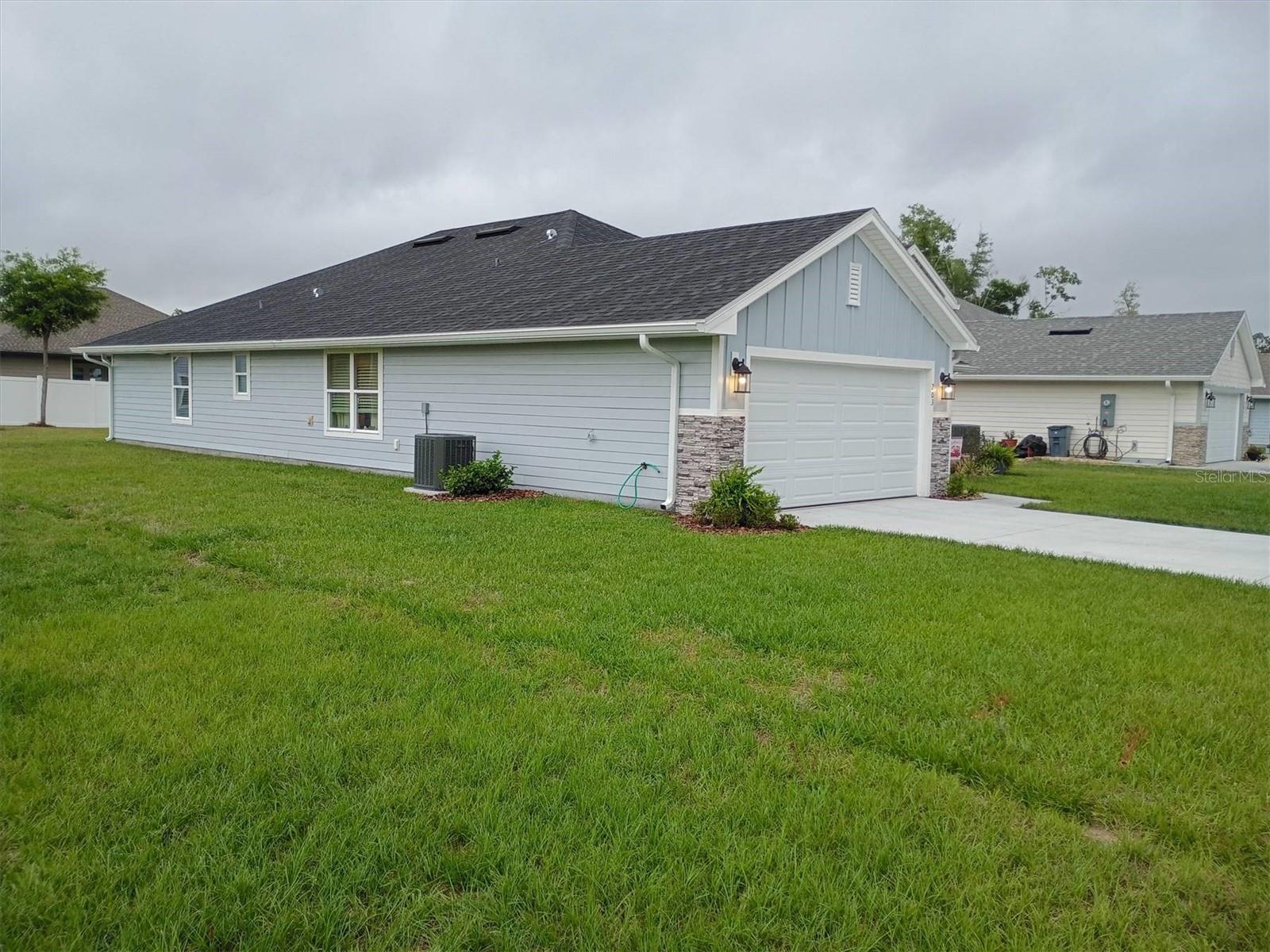 203 Sw Silver Palm Dr Property Photo 5