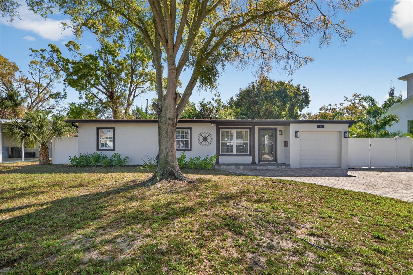 4420 Pompano Dr Se Property Photo