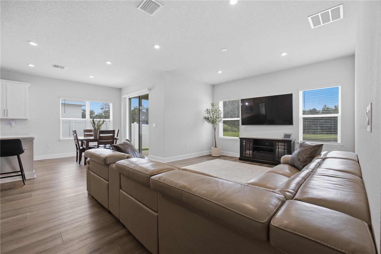8324 Greenway Ave Property Photo 7