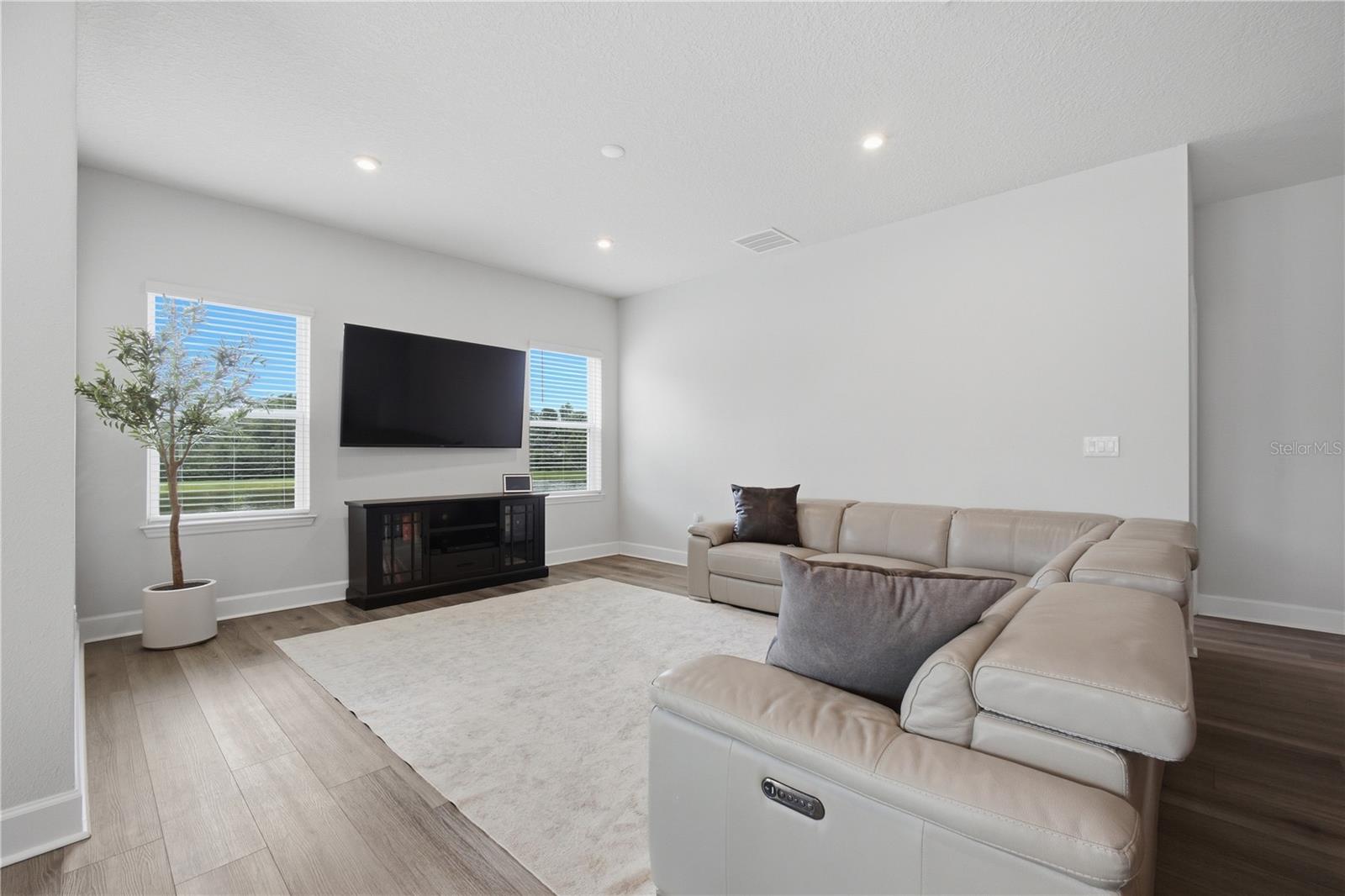 8324 Greenway Ave Property Photo 8
