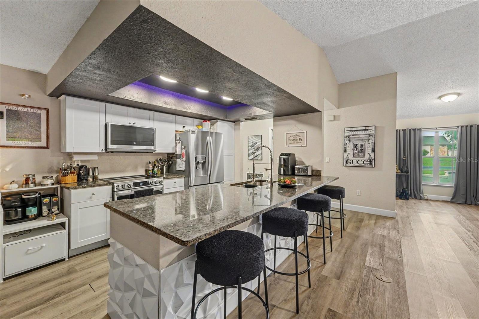 12222 Legend St Property Photo 3