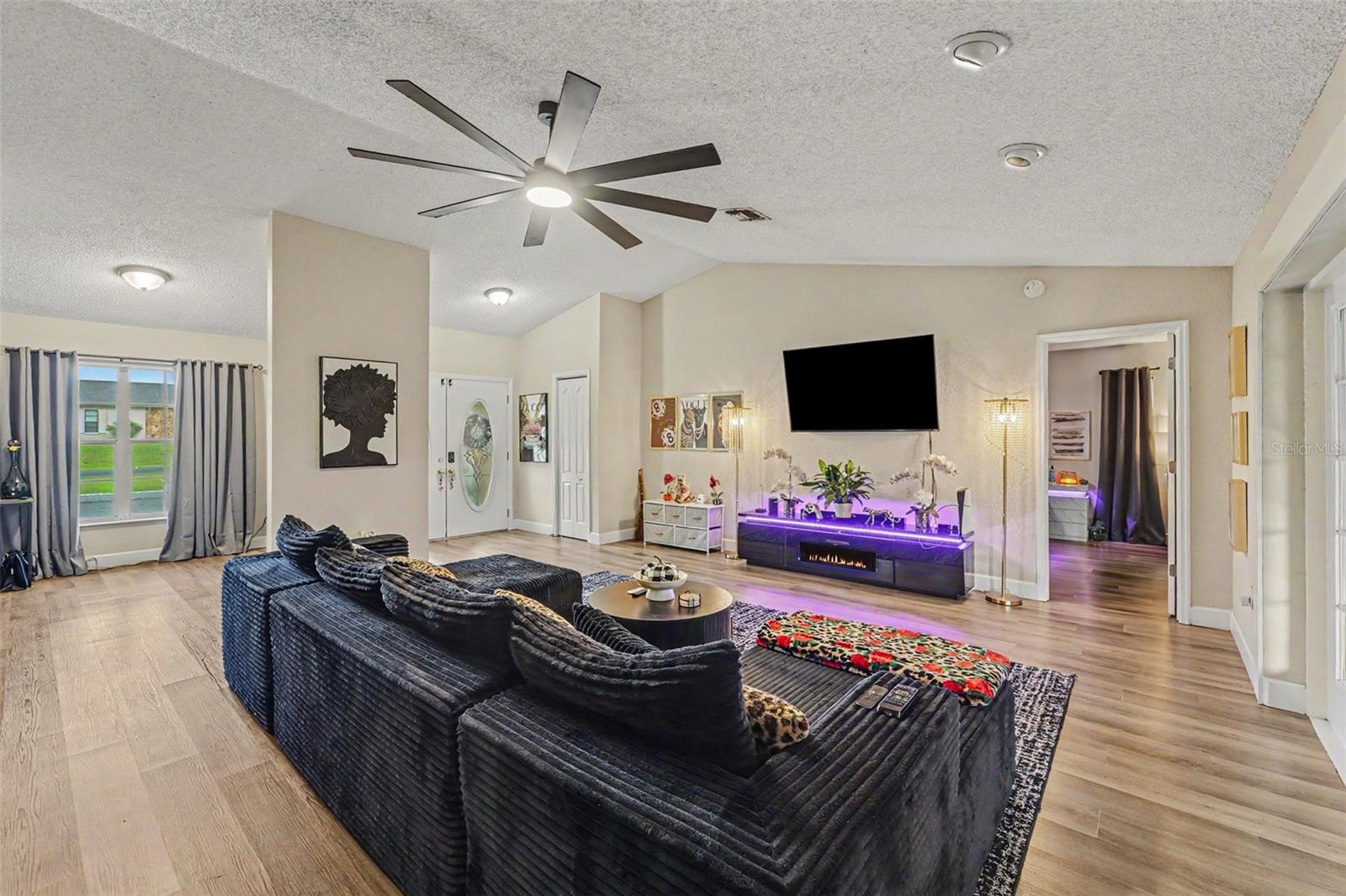 12222 Legend St Property Photo 6