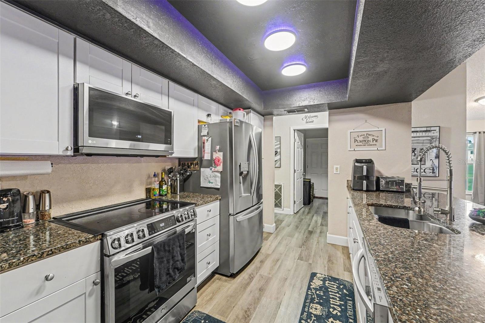12222 Legend St Property Photo 8