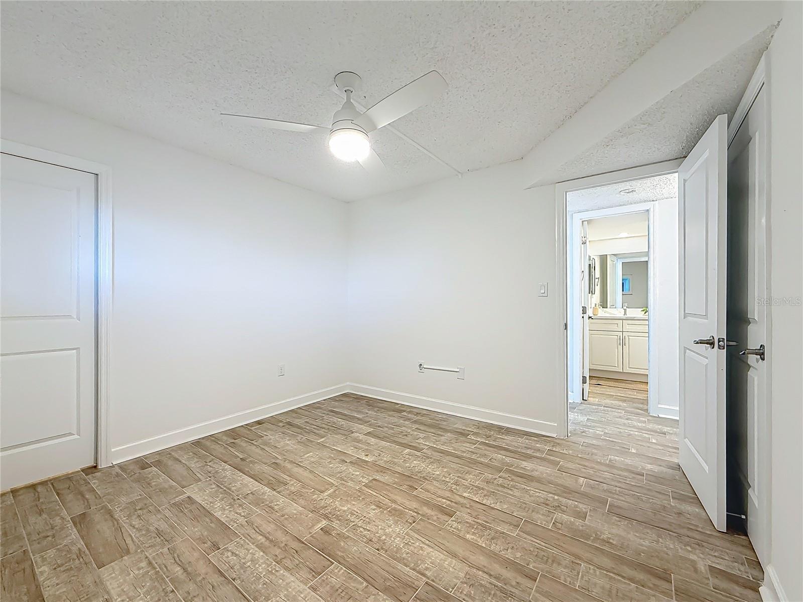 4550 Cove Cir #106 Property Photo 16
