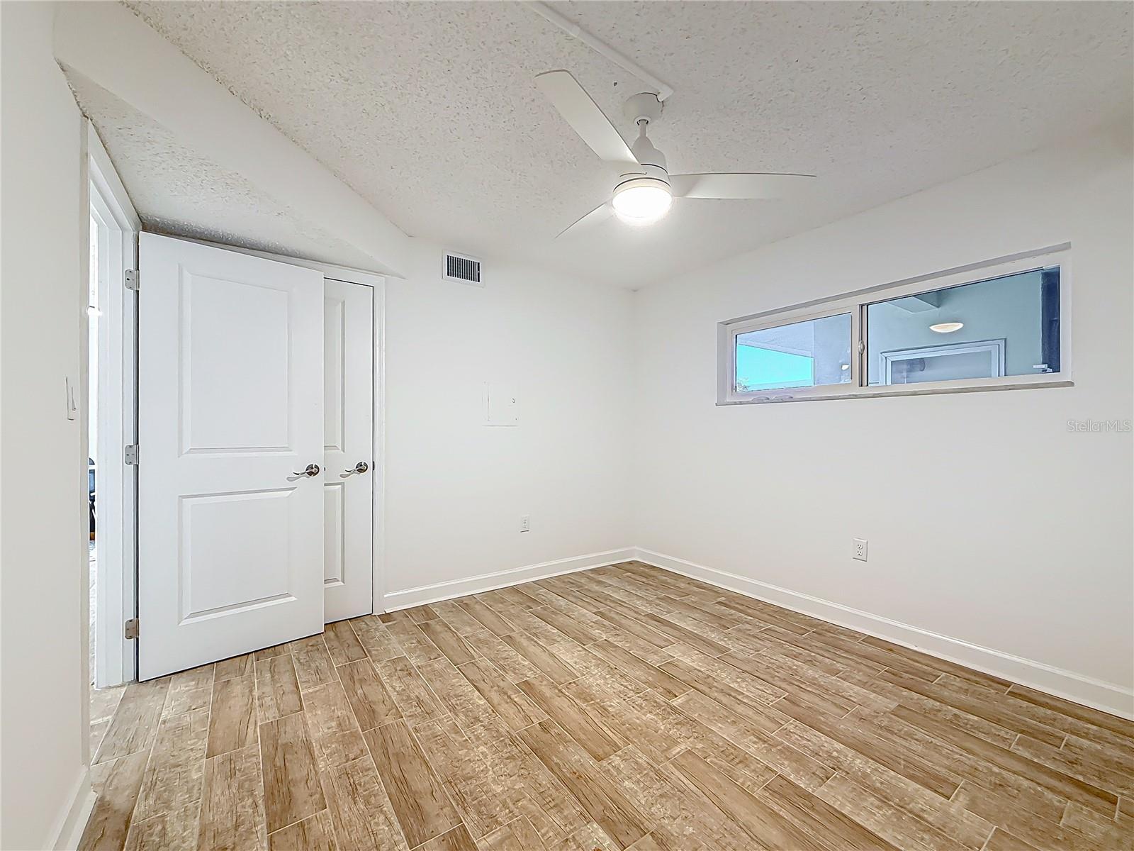4550 Cove Cir #106 Property Photo 17