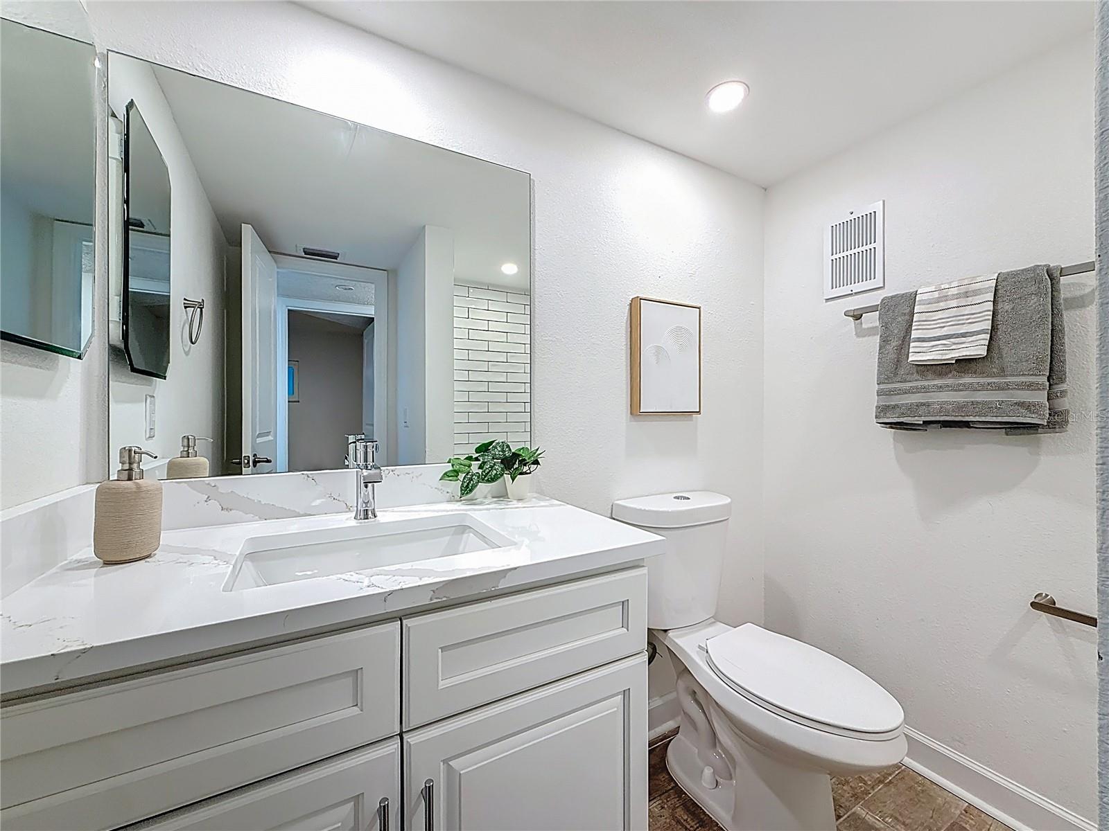 4550 Cove Cir #106 Property Photo 18