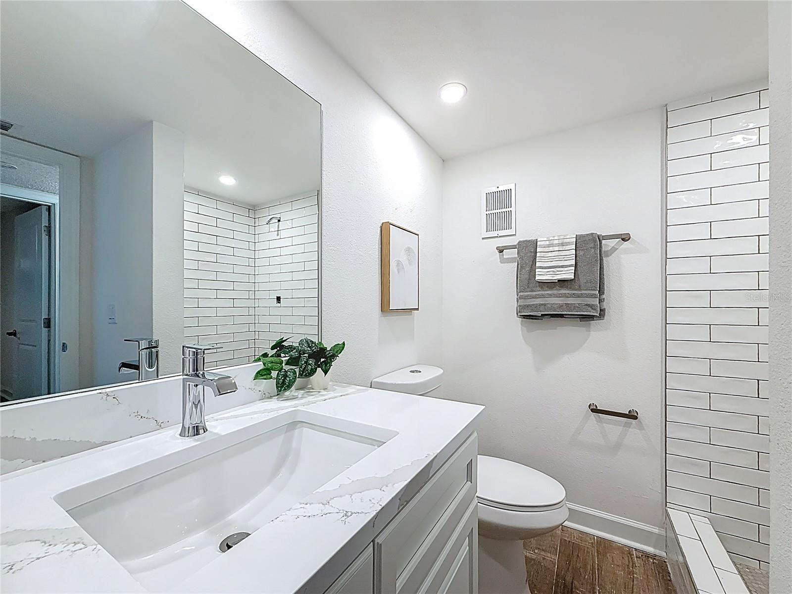 4550 Cove Cir #106 Property Photo 19