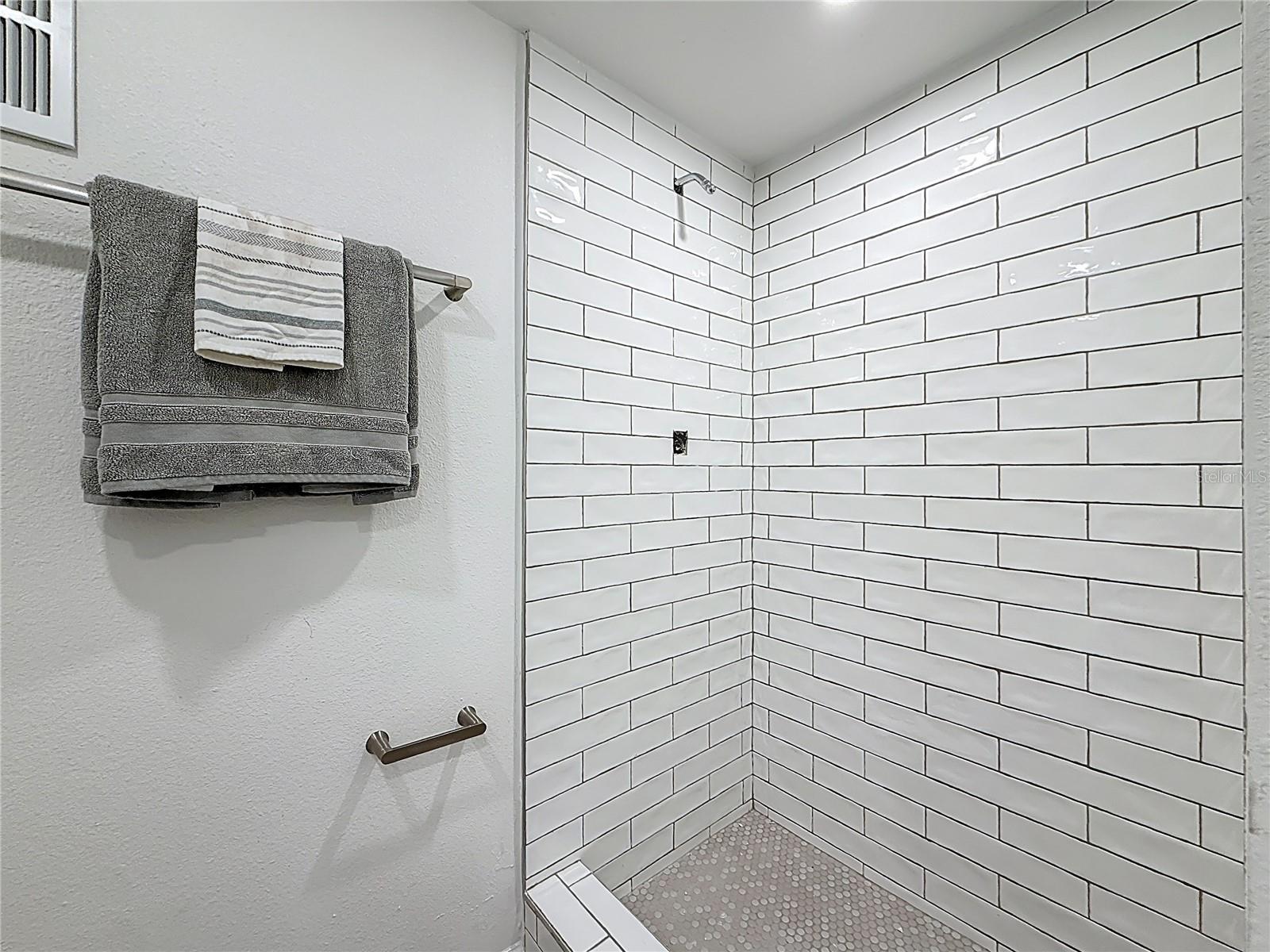 4550 Cove Cir #106 Property Photo 20