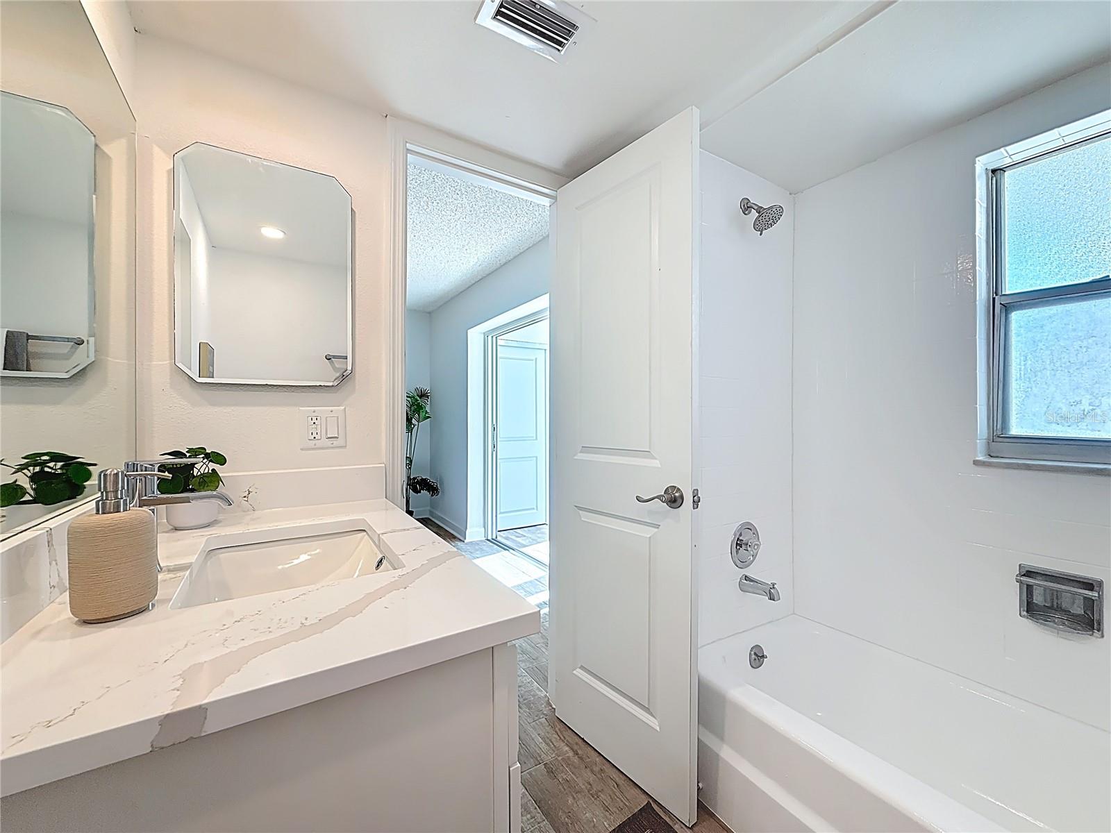 4550 Cove Cir #106 Property Photo 26