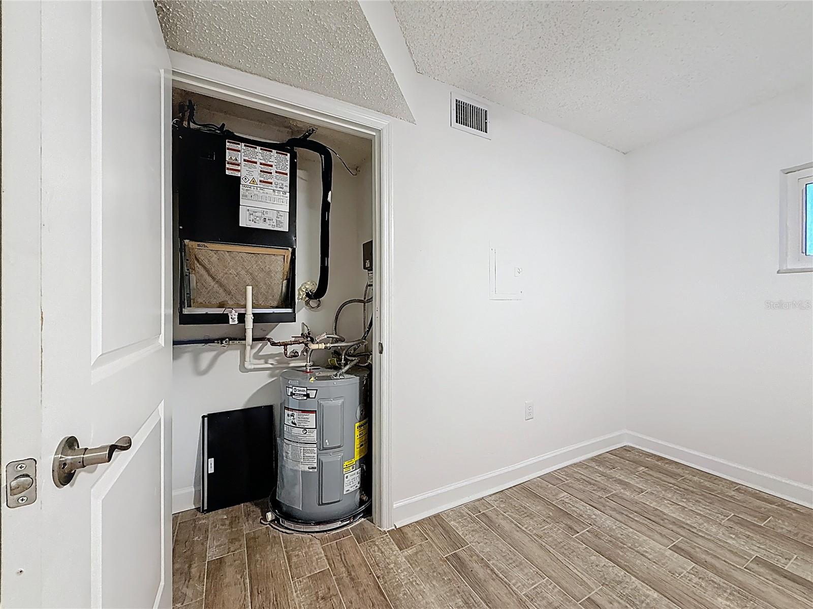 4550 Cove Cir #106 Property Photo 27