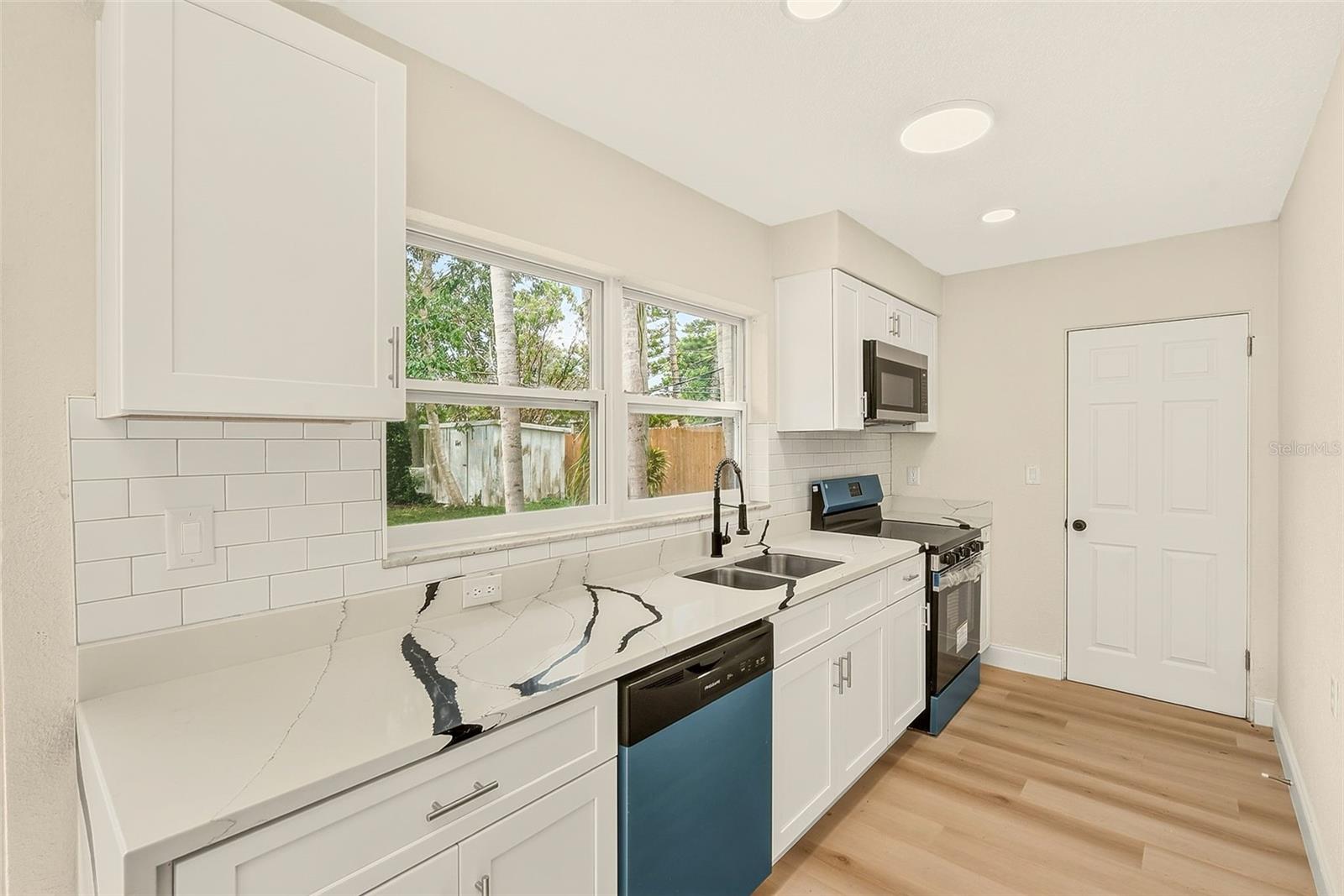 214 45th Ave Ne Property Photo 3