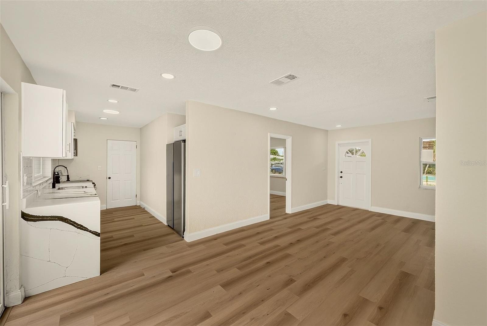 214 45th Ave Ne Property Photo 7