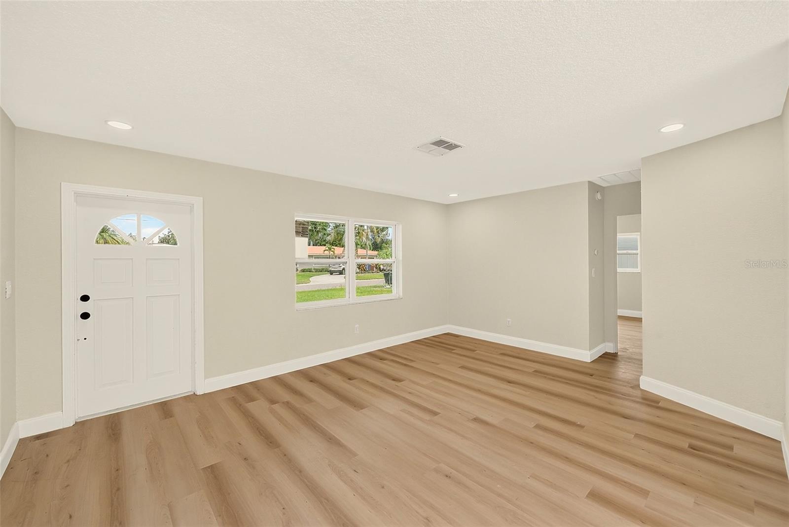 214 45th Ave Ne Property Photo 8
