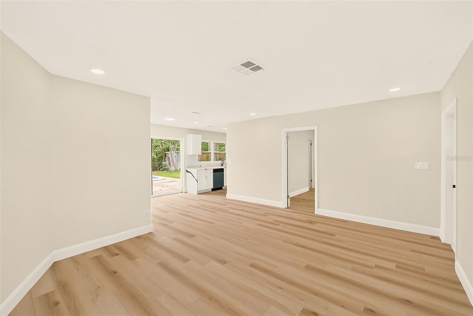 214 45th Ave Ne Property Photo 10
