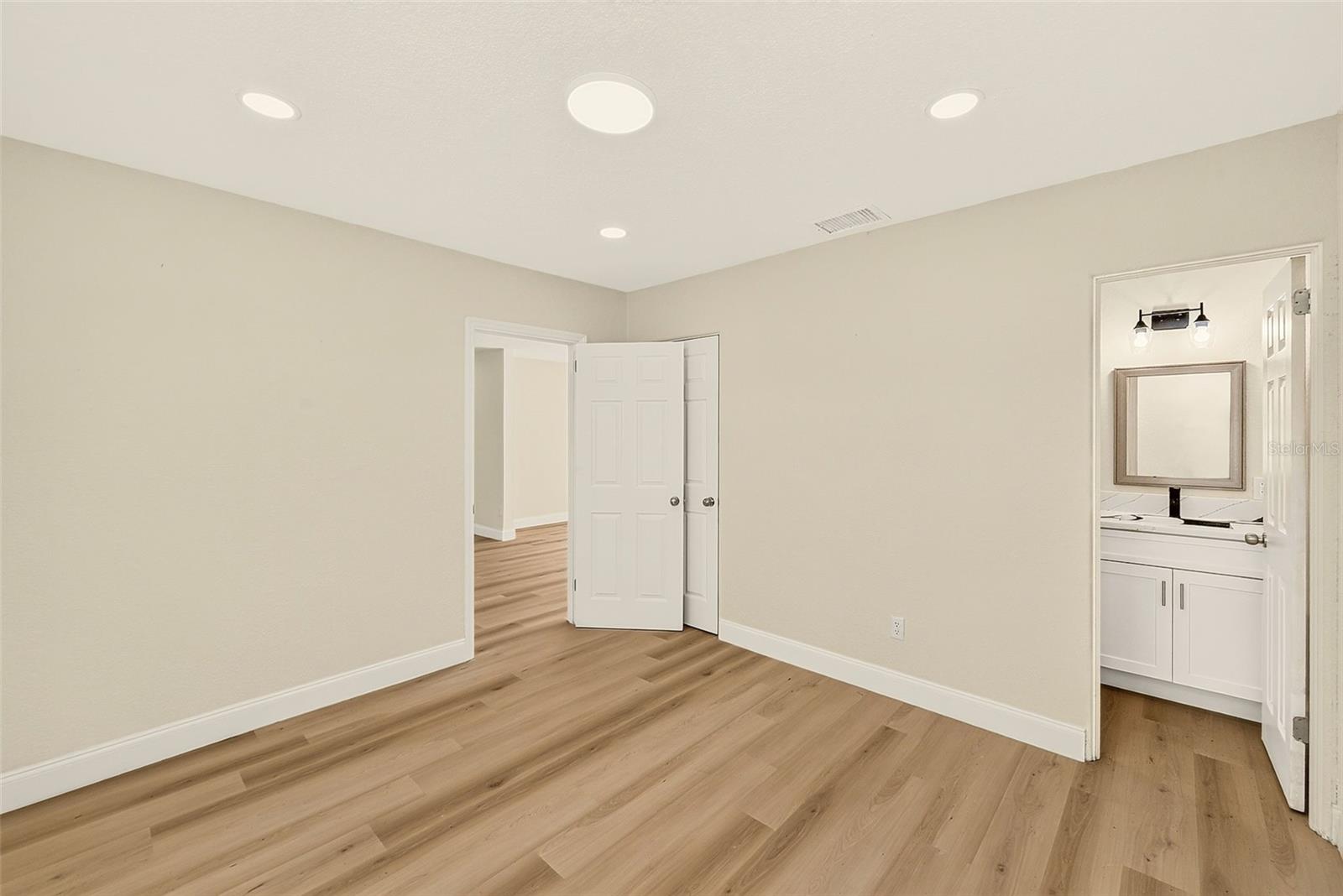 214 45th Ave Ne Property Photo 15