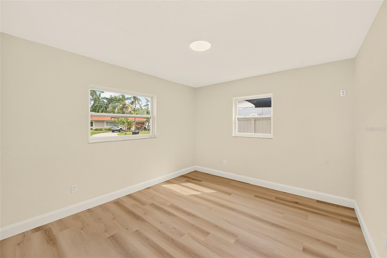 214 45th Ave Ne Property Photo 18
