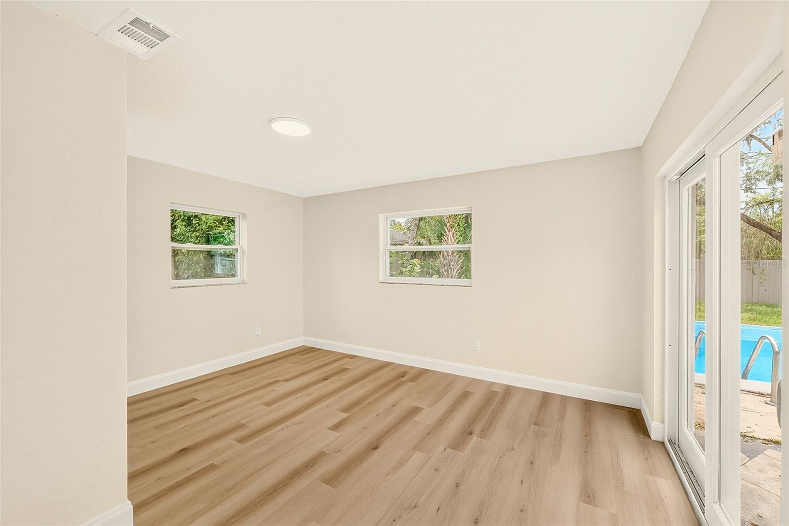214 45th Ave Ne Property Photo 23