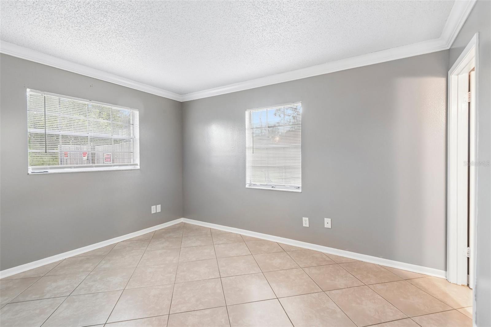 5550 Mariner Blvd Property Photo 7