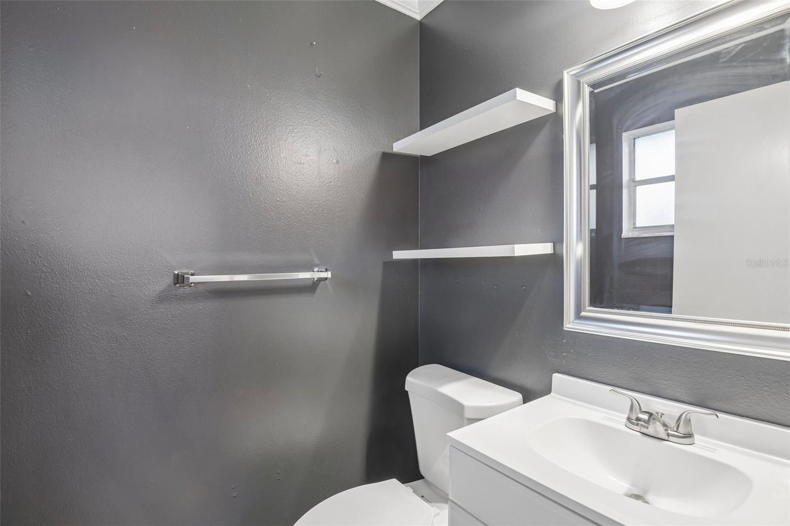 5550 Mariner Blvd Property Photo 9